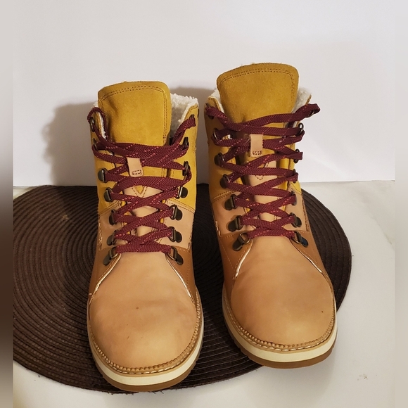 Women'sTan and Brown Boots - Picture 2 of 8